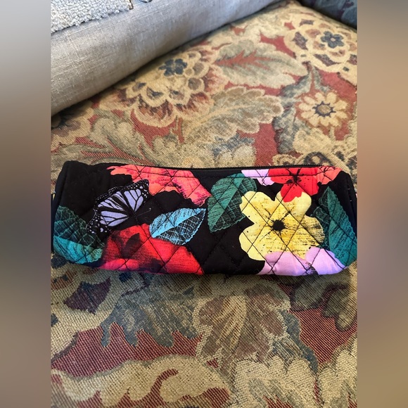 Like New Vera Bradley case - Picture 3 of 6